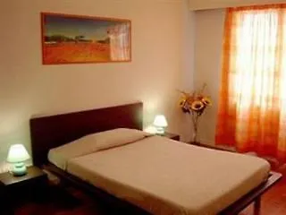 Kyriad Chambery Centre - Hotel Et Residence 3*,