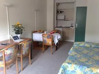 Kyriad Chambery Centre - Hotel Et Residence Aparthotel