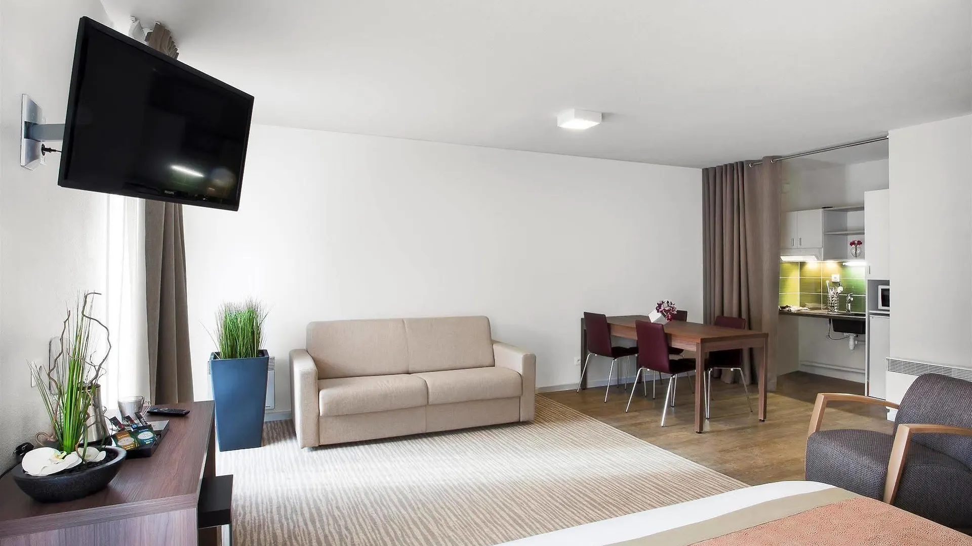 Aparthotel Kyriad Chambery Centre - Hotel Et Residence