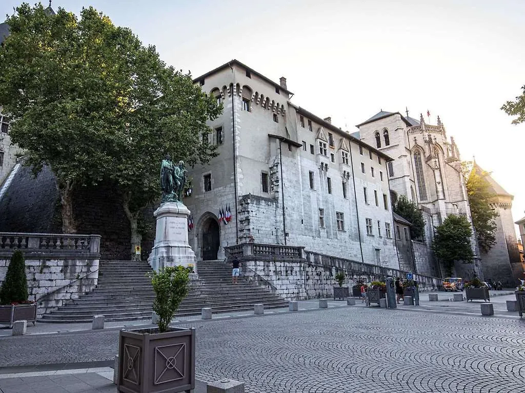 Kyriad Chambery Centre - Hotel Et Residence Aparthotel