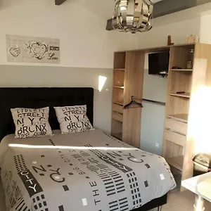 chambre-cosy-avec-terrasse-a-arles.fr-provencehotel.com/