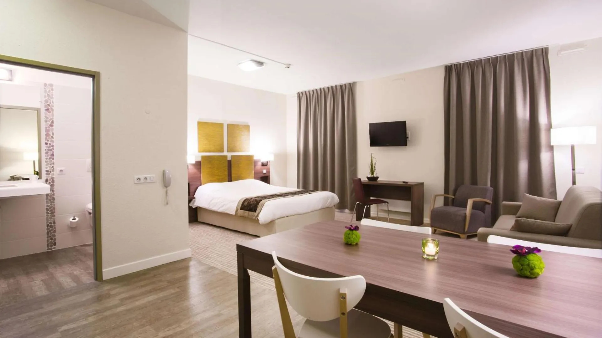 Kyriad Chambery Centre - Hotel Et Residence