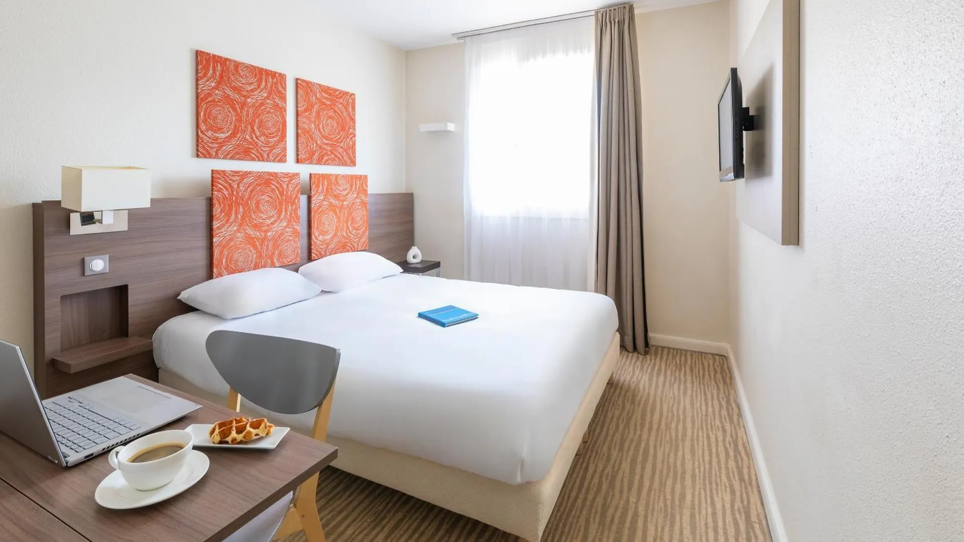 Апарт-отель Kyriad Chambery Centre - Hotel Et Residence