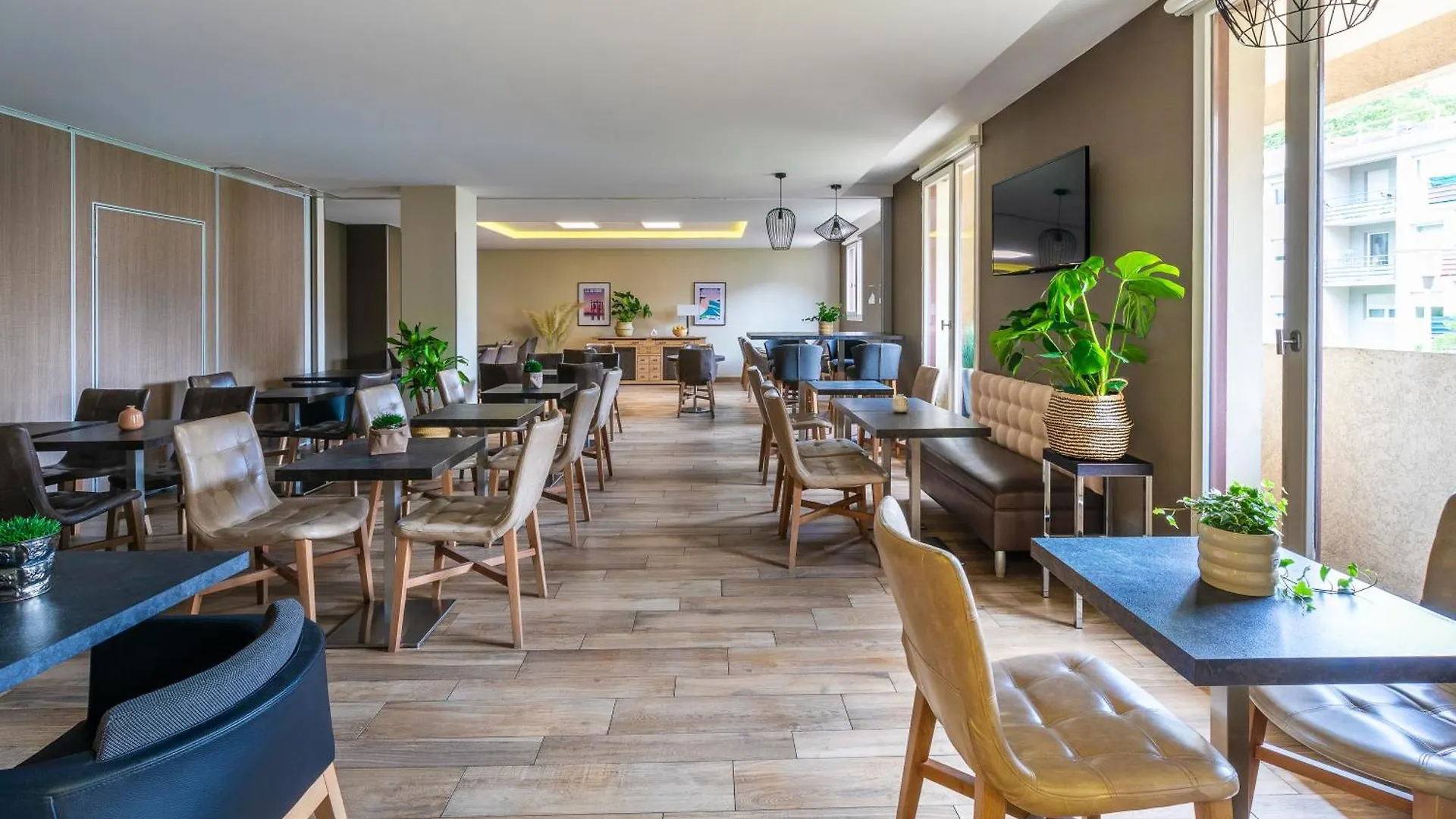 Kyriad Chambery Centre - Hotel Et Residence