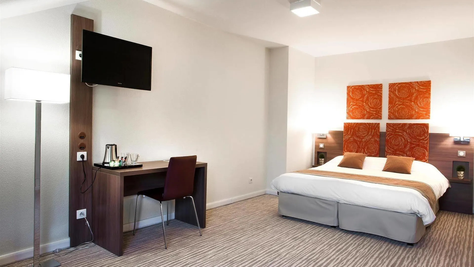 Kyriad Chambery Centre - Hotel Et Residence Франция