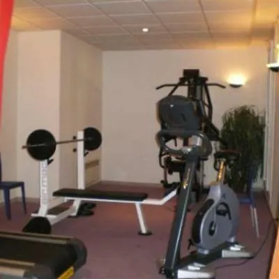 Kyriad Chambery Centre - Hotel Et Residence 3*,