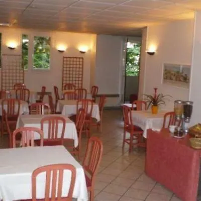 Kyriad Chambery Centre - Hotel Et Residence Aparthotel