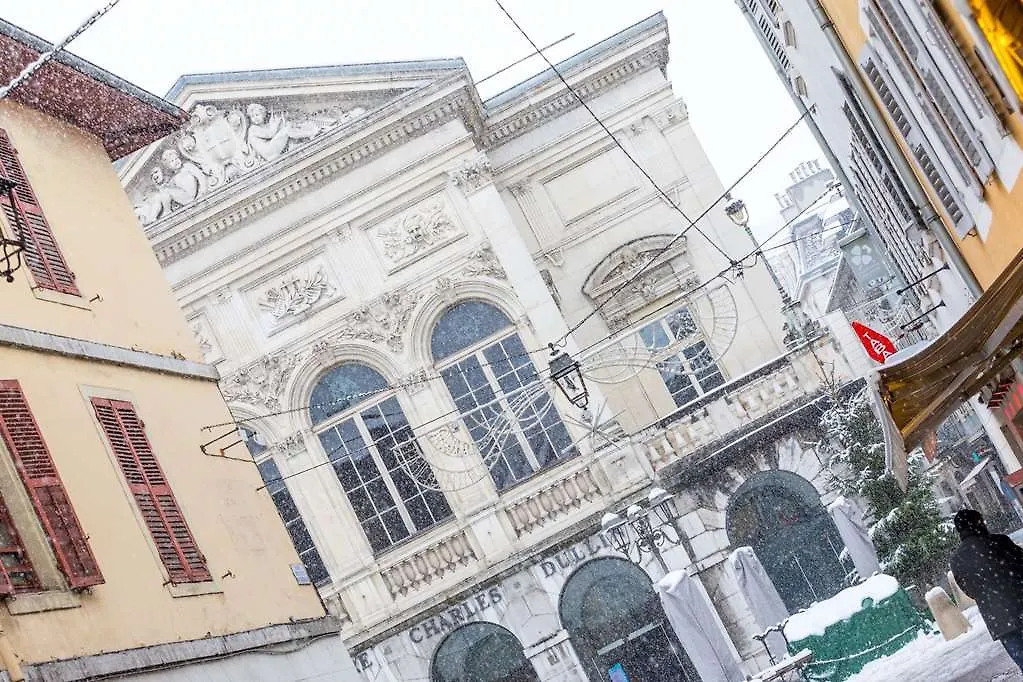Kyriad Chambery Centre - Hotel Et Residence Aparthotel