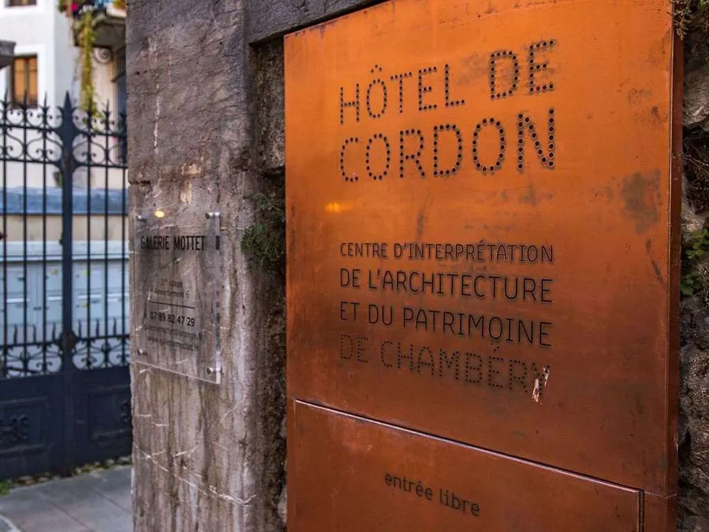 Kyriad Chambery Centre - Hotel Et Residence Aparthotel