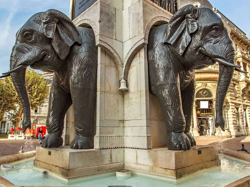 Kyriad Chambery Centre - Hotel Et Residence