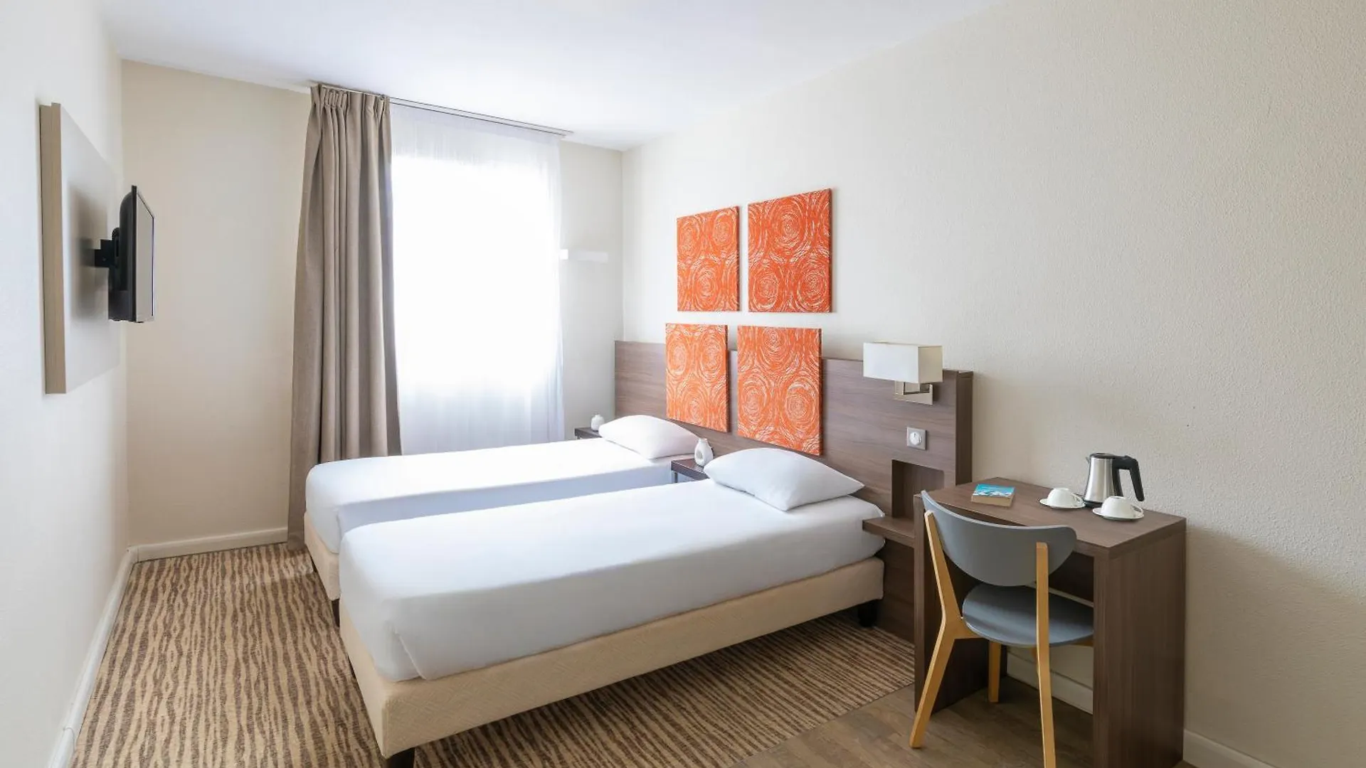 Kyriad Chambery Centre - Hotel Et Residence